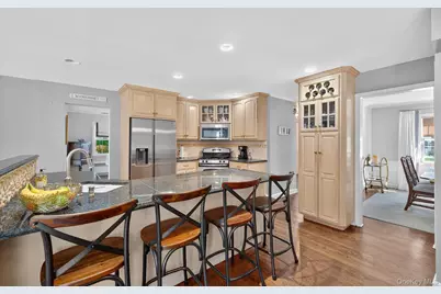 53 Eakins Road, Manhasset, NY 11030 - Photo 10