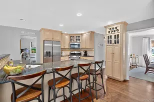 53 Eakins Rd, Manhasset, NY 11030 - Photo 10