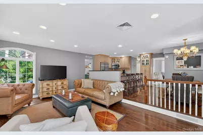 53 Eakins Road, Manhasset, NY 11030 - Photo 14