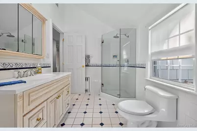 53 Eakins Road, Manhasset, NY 11030 - Photo 28