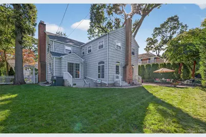 53 Eakins Road, Manhasset, NY 11030 - Photo 32