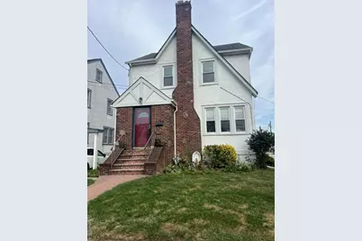 90 Pearsall Avenue, Lynbrook, NY 11563 - Photo 4