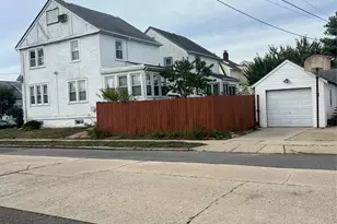 90 Pearsall Ave, Lynbrook, NY 11563 - Photo 2