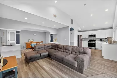 88 Bayview Avenue W, Lindenhurst, NY 11757 - Photo 12