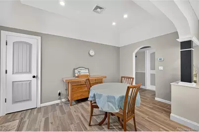 88 Bayview Avenue W, Lindenhurst, NY 11757 - Photo 8