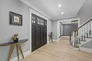 192 Burtis Ln, Muttontown, NY 11791 - Photo 2