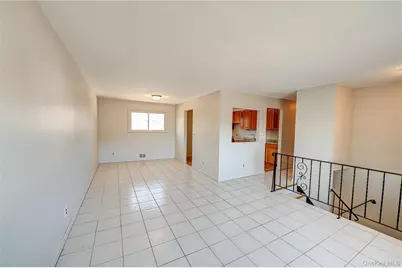 635 S Wellwood Avenue, Lindenhurst, NY 11757 - Photo 2