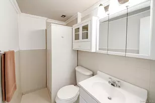 635 S Wellwood Ave, Lindenhurst, NY 11757 - Photo 14