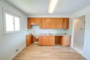 635 S Wellwood Ave, Lindenhurst, NY 11757 - Photo 4