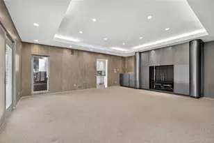 39 Hummingbird Dr, East Hills, NY 11576 - Photo 10