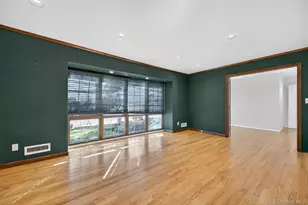 39 Hummingbird Dr, East Hills, NY 11576 - Photo 4