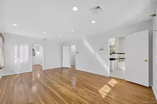 39 Hummingbird Dr, East Hills, NY 11576 - Photo 16