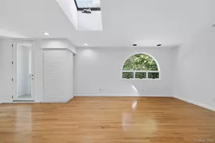 39 Hummingbird Dr, East Hills, NY 11576 - Photo 20