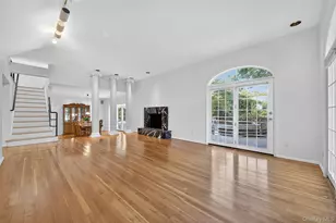 39 Hummingbird Dr, East Hills, NY 11576 - Photo 6