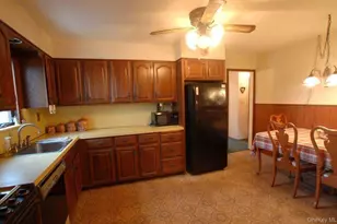 7 Miles Ave, Albertson, NY 11507 - Photo 2