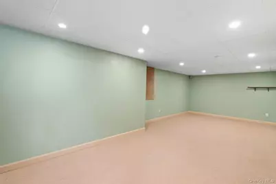 173 W End Avenue, Shirley, NY 11967 - Photo 18