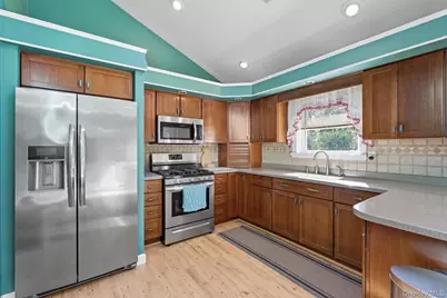 173 W End Avenue, Shirley, NY 11967 - Photo 6