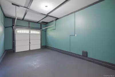 173 W End Avenue, Shirley, NY 11967 - Photo 16