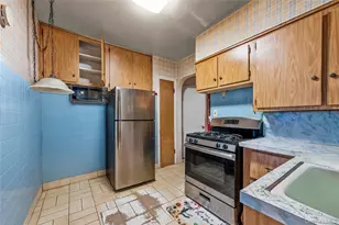 208 Dogwood Rd, Valley Stream, NY 11580 - Photo 10