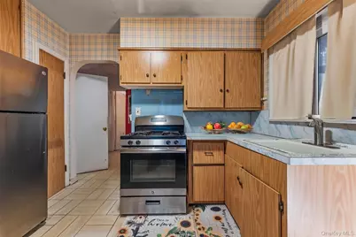 208 Dogwood Road, Valley Stream, NY 11580 - Photo 14