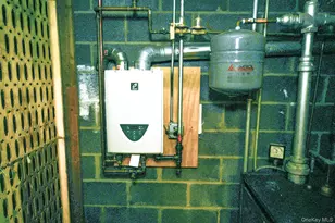 82-23 Caldwell Ave, Middle Village, NY 11379 - Photo 34