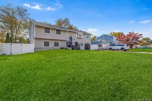 20 Malcolm St, Bellport, NY 11713 - Photo 2