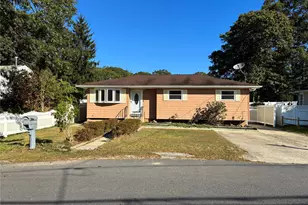 281 Fir Grove Rd, Ronkonkoma, NY 11779 - Photo 2