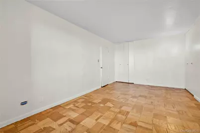 6120 Grand Central Parkway #B605, Forest Hills, NY 11375 - Photo 16