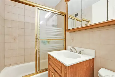 6120 Grand Central Parkway #B605, Forest Hills, NY 11375 - Photo 18