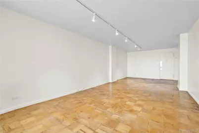 6120 Grand Central Parkway #B605, Forest Hills, NY 11375 - Photo 4