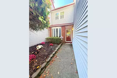 8 Potomac Court, Coram, NY 11727 - Photo 2