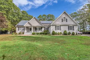 156 N Woods Rd, Calverton, NY 11933 - Photo 4