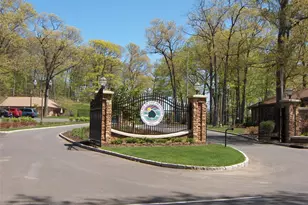 80 Walnut Dr, East Hills, NY 11576 - Photo 26