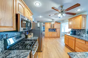 81 Kenwood Dr, Bohemia, NY 11716 - Photo 8