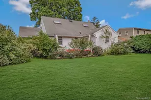 170 Wickfield Ln, North Babylon, NY 11703 - Photo 14