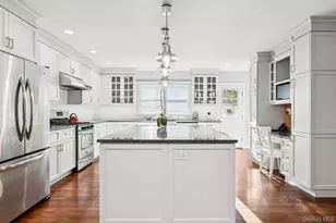 323 Barwick Blvd, Mineola, NY 11501 - Photo 6