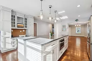 323 Barwick Blvd, Mineola, NY 11501 - Photo 8