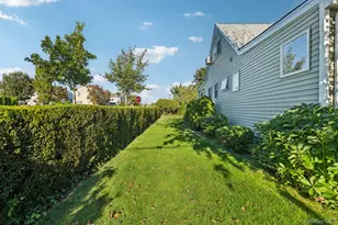 323 Barwick Blvd, Mineola, NY 11501 - Photo 22