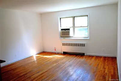 28 Dehaven Drive #1E, Yonkers, NY 10701 - Photo 6
