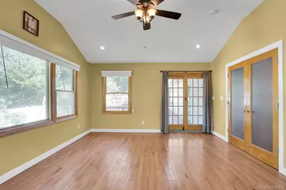 33 Pittoni Drive, Commack, NY 11725 - Photo 28