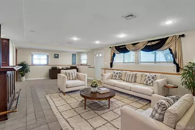 33 Pittoni Drive, Commack, NY 11725 - Photo 38