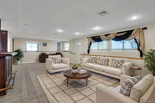 33 Pittoni Dr, Commack, NY 11725 - Photo 38