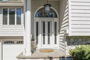 33 Pittoni Dr, Commack, NY 11725 - Photo 2