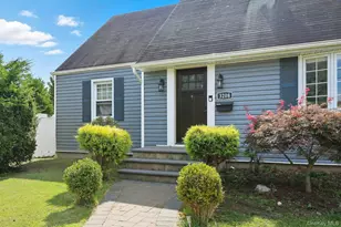 3208 Linden St, Wantagh, NY 11793 - Photo 6