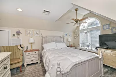 109 W 21st Street, Huntington Station, NY 11746 - Photo 24