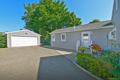 109 W 21st Street, Huntington Station, NY 11746 - Photo 28