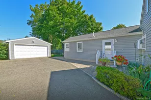 109 W 21st St, Huntington Station, NY 11746 - Photo 28