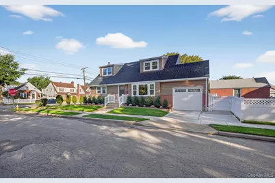 1098 Russell Street, Franklin Square, NY 11010 - Photo 4