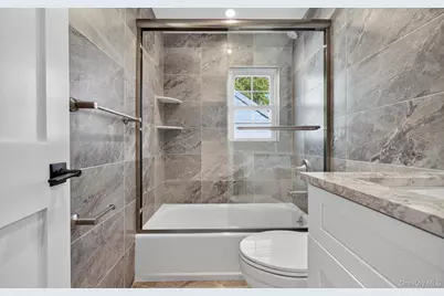 1098 Russell Street, Franklin Square, NY 11010 - Photo 28