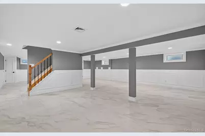 1098 Russell Street, Franklin Square, NY 11010 - Photo 32